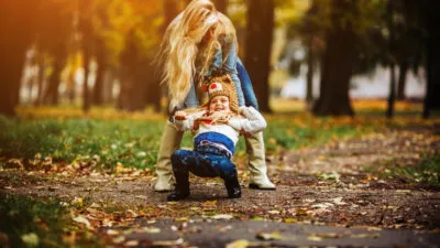 Large Vecteezy Mother With Daughter In Autumn Park 11342560 Large